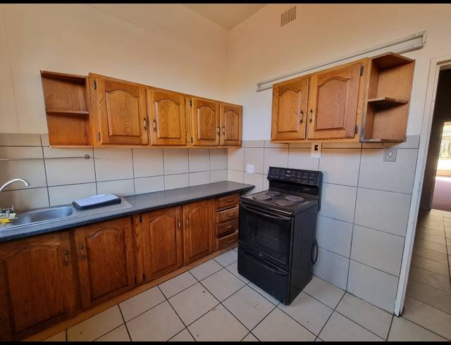 2 BEDROOM FLAT FOR SALE IN THREE RIVERS